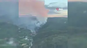 Kastamonu’da ahşap evden ormana sıçrayan yangına müdahale devam ediyor