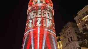 Galata Kulesi'nde 15 Temmuz'a özel görsel gösteri yapıldı