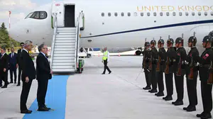 İngiltere ve Karadağ başbakanları NATO zirvesi için Ankara'da