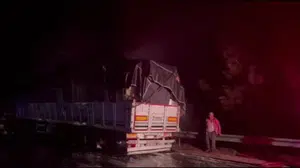 Mersin'de seyir halindeki tırda yangın paniği