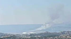 Hierapolis antik kent yakınında yangın kontrol altına alınmaya çalışılıyor