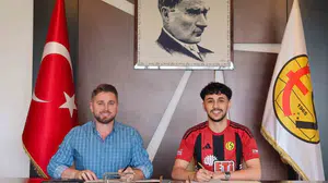 Eskişehirspor'da iki yeni imza: Ahmet Lütfi Kara ve Arda Okumuş ile sözleşme imzalandı