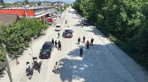 Polis tatbikatı sırasında çocuklara şefkat eli uzandı