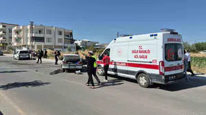 Adıyaman'da kontrolden çıkan otomobil karşı şeride geçti, 1 yaralı