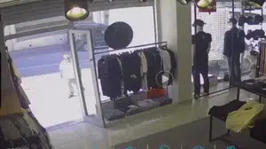 Esenyurt'ta park edilen otomobilin sileceği yüzünden arbede: 19 yaşındaki çalışan dövüldü