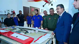 Vali Yılmaz, insansız hava aracı pilotlarının eğitim merkezini ziyaret etti