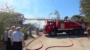 Bartın'da yüksek sıcaklık nedeniyle çıkan yangında ev ve ahır kül oldu