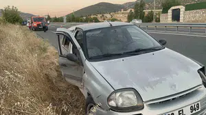 Elazığ'da iki otomobilin çarpışması sonucu 5 kişi yaralandı