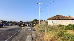 Selendi'de ev ve tarım arazisi yangında zarar gördü