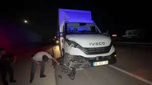 çorum'da motosiklet ve kamyonet çarpıştı; sürücü hayatını kaybetti