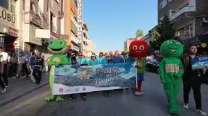 Niğde'de dondurma festivali coşku dolu bir kortejle başladı