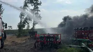 Osmaniye'de malzeme deposundaki yangın itfaiye ekiplerince kontrol altına alındı