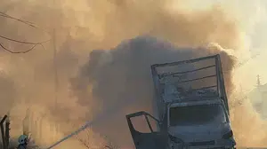 Seyir halindeki kamyonetin alevlere teslim olması Bursa'da paniğe neden oldu