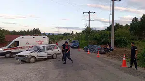 Bilecik'te iki otomobilin çarpıştığı kazada 10 kişi yaralandı