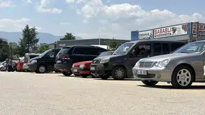 Bolu'da oto pazarında araç bolluğu, satış azlığı dikkat çekiyor