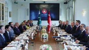Türkiye ve Pakistan heyetleri çalışma yemeğinde bir araya geldi