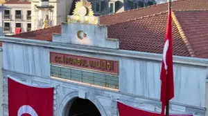 İstanbul valisi gül, lgs'de tam puan alan öğrencilerle bir araya geldi