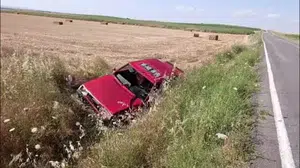 İpsala'da şarampole uçan otomobilin sürücüsü hastaneye kaldırıldı