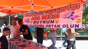 Boşanma sevinci lokma ikramıyla kutlandı