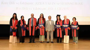 Erciyes Üniversitesi Edebiyat Fakültesi 450 yeni mezunla eğitim yolculuğuna devam ediyor