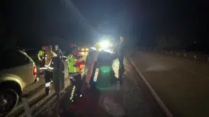 D100 karayolunda devrilen hafif ticari aracın sürücüsü kayboldu