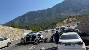 Şerit ihlali felakete yol açtı: 4 yaralı Antalya-Konya yolunda