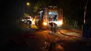 Kozan'da besiciye ait saman balyaları yangında zarar gördü