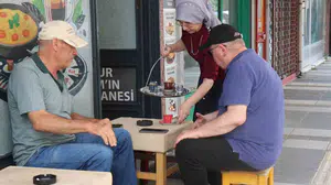 5 çocuk annesi kadının azmi: Kıraathane açarak aileyi geçindiriyor