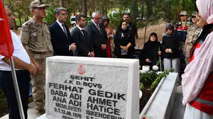 Şehit başçavuş ferhat gedik, mezarı başında ailesiyle anıldı