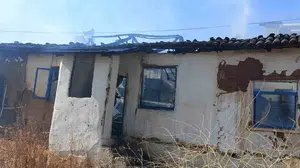 Bandırma'da çıkan yangın bir evi kullanılamaz hale getirdi