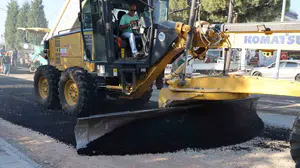 Ertuğrulgazi Caddesi'nde asfalt çalışması başladı: Başkan Durgut ilk serimi gerçekleştirdi