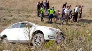 Saray'da otomobilin bariyerlere çarpması sonucu 3 kişi yaralandı
