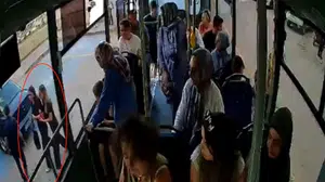 Edirne'de minibüs şoförü, yolculuk sırasında fenalaşan kızı hastaneye yetiştirdi