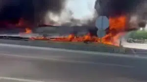 Edirne'de devrilen tır yangında tamamen yok oldu