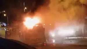 Kartal'da meydana gelen minibüs yangını paniğe yol açtı