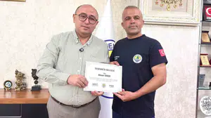Mersin'de yangına anında müdahale: Belediye çalışanları ödüllendirildi