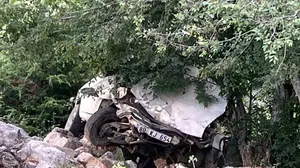 Kadirli'de otomobil uçuruma düştü: bir kişi yaralandı