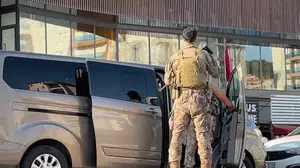 Polise direnmek isteyen şüpheli merdivenlerden düşerek yakalandı