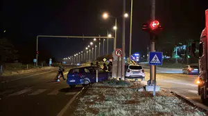 Bolu'da kırmızı ışıkta geçiş yapan otomobil ile kamyon çarpıştı