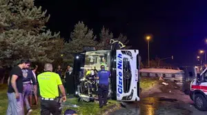 Kayseri'de şok kaza: yolcu otobüsü yakıt tankerine çarptı