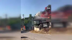 Kütahya'da çıkan yangında tek katlı ev tamamen kül oldu