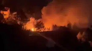 Hatay'da 2 katlı ahşap ev yangında tamamen yandı