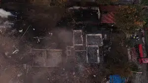 Çankırı'da çıkan yangında üç ev kullanılamaz hale geldi