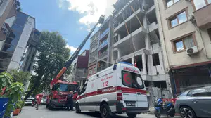 Beyoğlu'nda çatıdaki çıplak insan paniğe yol açtı: Olayın sebebi turist olduğu anlaşıldı