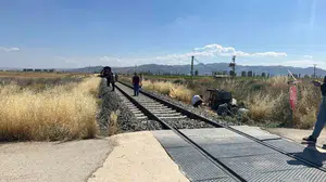Afyonkarahisar'da pat pat tarım aracıyla tren çarpıştı: 1 ölü, 2 yaralı