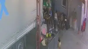 Lokma tatlısı boğazına kaçan çalışan, iş arkadaşının müdahalesiyle hayata döndü