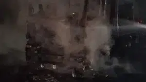 Kilis'te nargile kömürü yüklü tır yangında kullanılamaz hale geldi