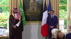 Macron, Suudi Prens Selman ile yapılan tarihi görüşmede yatırımlar ve bölgesel meseleler gündeme geldi