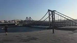 Bandırma sahilinde fırtına etkisi giderek artıyor