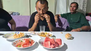 5 gün boyunca kayıptı, eski okul binasında bulunduğu an karnım aç dedi